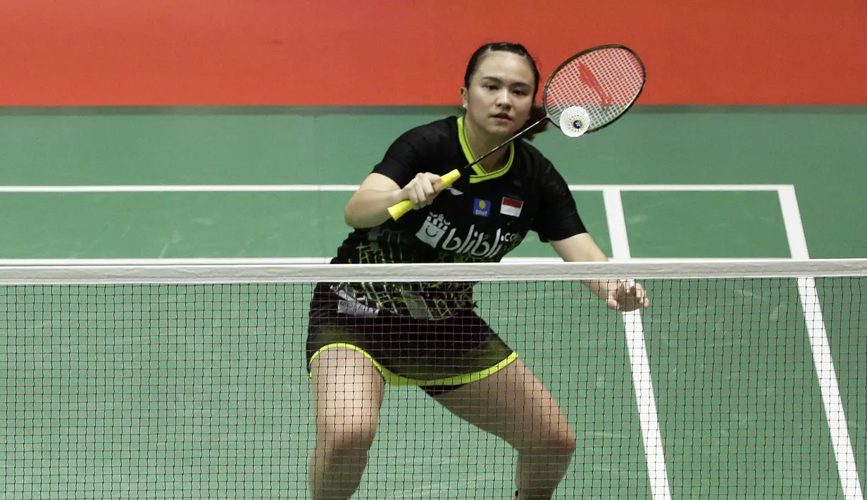 Ganda Campuran Indonesia, Melati Daeva Oktavianti, saat menghadapi pasangan Taiwan Lee Yang/Yang Ching Tun pada laga Indonesia Masters 2020 di Istora, Jakarta, Kamis (16/1). Praveen/Melati menang 20-22, 21-12 dan 21-12. (Bola.com/Yoppy Renato)
