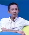 Belakangan ini, penampilan Aming Supriatna Sugandhi tampak lebih maskulin.  Berbeda jauh dari sebelumnya. Bahkan penampilan barunya, membuatnya tak dikenali. Aming mengaku sangat senang bisa hidup lebih tenang. [Youtube/TRANS TV Official]
