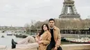 Gaya keduanya pakai outfit musim dingin bernuansa kecokelatan saat berlibur bersama ke Paris. [Foto: Instagram/salshabillaadr]