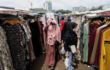 FOTO: Jelang Ramadan, Penjualan Baju Muslim di Pasar Tasik Tanah Abang Melonjak 50 Persen