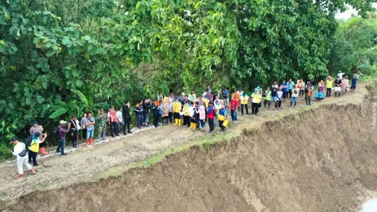 Lokasi pinggir aliran Sungai Tuntang di Desa Papanrejo, Grobokan Jawa Tengah yang sedang diperbaiki oleh Kementerian Pekerjaan Umum