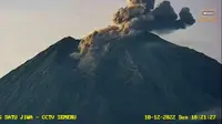 Hembusan abu vulkanik nampa terekam CCTV  di Pos Gunung Api Semeru (Istimewa)