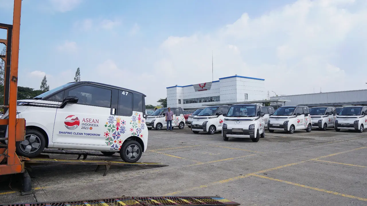 Wuling Serahkan 50 Unit Air ev jadi Kendaraan Operasional KTT ASEAN (Ist)