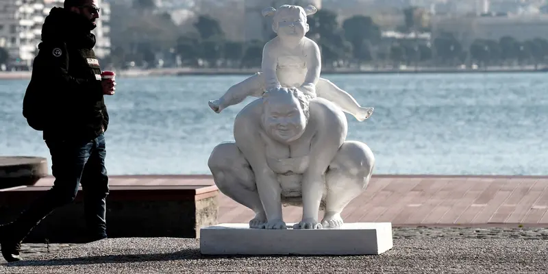 15 Patung Karya Seniman China Hiasi Pantai di Yunani