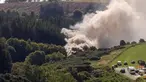 Gambar yang diambil dari rekaman video menunjukkan asap mengepul dari tempat kecelakaan kereta api dekat Stonehaven di timur laut Skotlandia (12/8/2020). Kecelakaan yang terjadi di tengah hujan lebat dan tanah longsor. (AFP/STV NEWS / ESN/Chris Harvey)