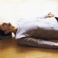 Sebagian masyarakat Indonesia masih percaya bahwa penyakit paru-paru basah disebabkan karena sering tidur di lantai rumah tanpa alas. 