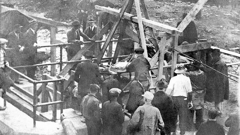 28 April 1924: Sebuah ledakan melanda tambang batu bara Benwood di selatan Wheeling, menewaskan 119 penambang.