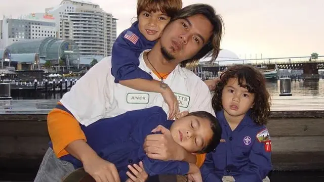 Dulu Gondrong, Ini 7 Potret Lawas Ahmad Dhani Bareng AL, EL, Dul