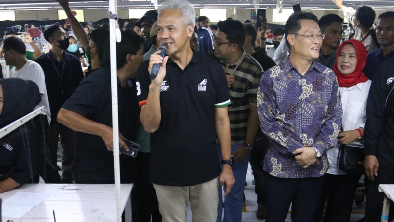 "Sekarang kekuatan konsolidasi dari struktur karena sudah ada tim yang sudah disiapkan di masing-masing TPS, sekarang pergerakan mereka sudah mulai jalan," jelas Ganjar.<br><br>