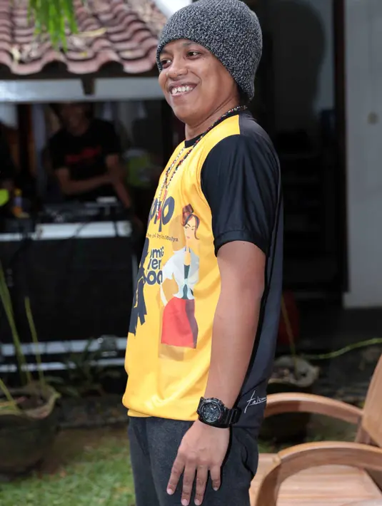 Kata ‘Jomblo’ memang identik dengan patah hati, sedih, murung dan keterpurukkan. Sebagai sang sutradara, Hanung Bramantyo ingin mengubah semua pandangan buruk itu. Ia ingin mengedepankan ‘Jomblo’ sebagai hal yang baik. (Deki Prayoga/Bintang.com)