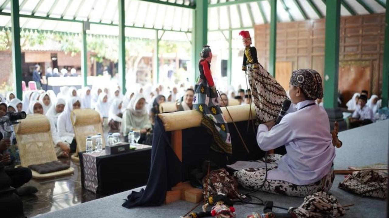 Kemkomdigi Galakkan Edukasi Santri Digital Lewat Wayang Golek di Yogyakarta