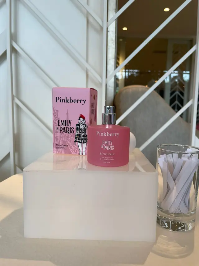 Pinkberry Emily in Paris