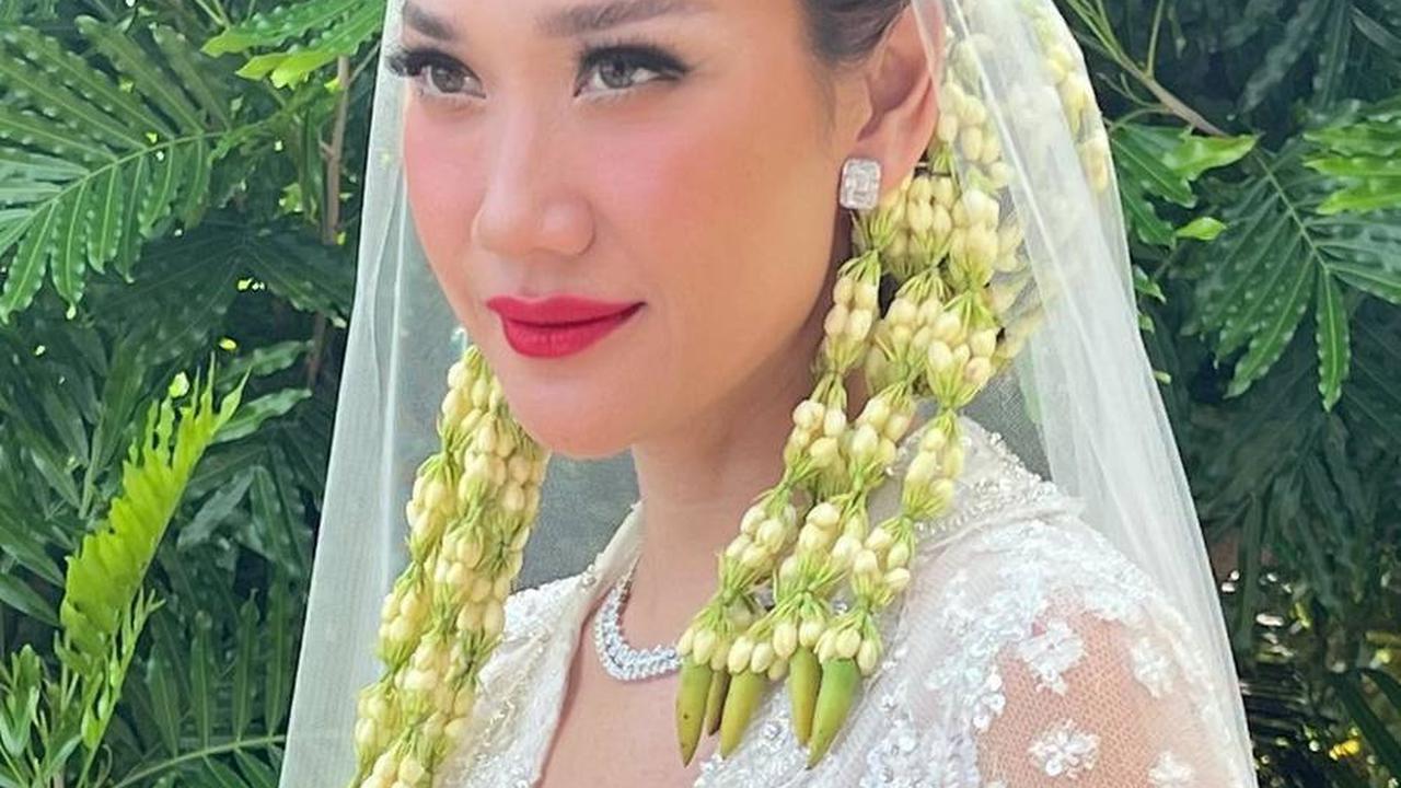 Tambahin Contour dan Bronzer di Wajahnya