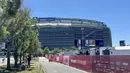 Tampak luar MetLife Stadium di East Rutherford, New Jersey, Amerika Serikat, yang menjadi salah satu stadion utama Piala Dunia 2026. Stadion berkapasitas lebih dari 82 ribu penonton ini telah menggelar sejumlah pertandingan sepanjang turnamen, termasuk laga fase grup Timnas Prancis melawan Senegal, dan akan menjadi venue partai final Piala Dunia 2026. (KLY Sports/Hery Kurniawan)