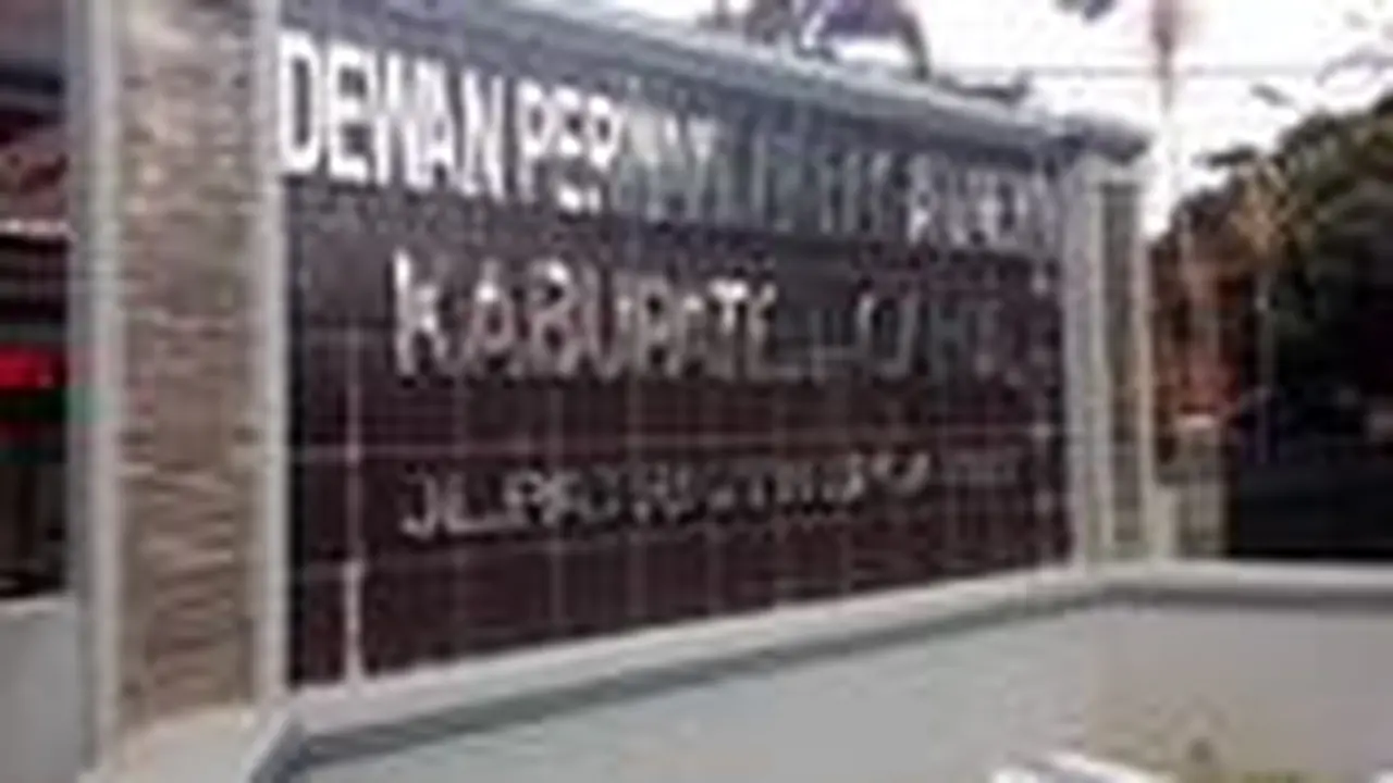 Sepanjang 2020 masyarakat Garut, Jawa Barat menunggu hasil pemerikasaan berkas perkara kasus korupsi berjamaan bekas anggota DPRD Garut 2014-2019.