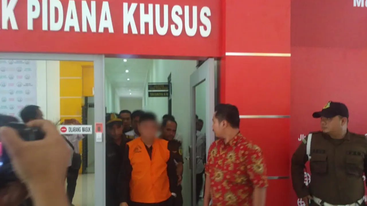 Jaksa Penyidik Kejati Aceh Tahan Mantan Bupati Simeulue (Foto; Dok Penkum Kejagung)