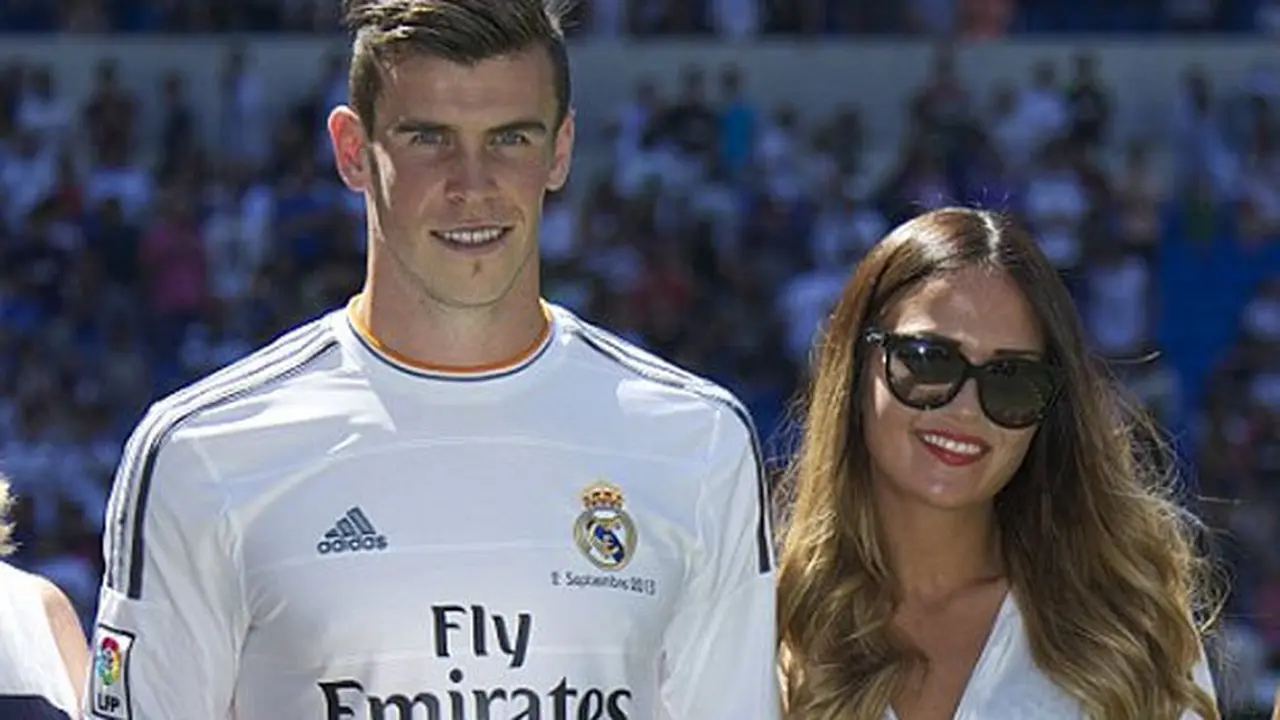 Malam Pergantian Tahun, Pacar Bale Pamer Belahan Dada