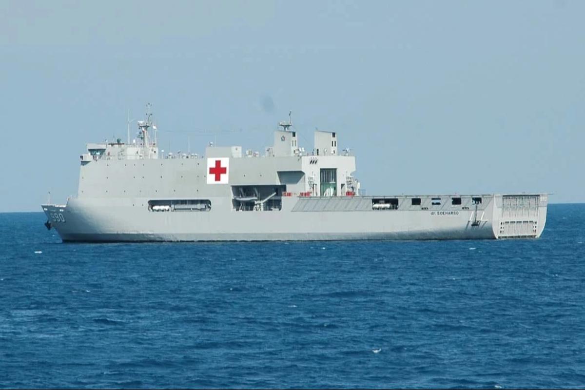 Pelepasan bantuan kemanusiaan dengan menggunakan kapal perang TNI AL di Dermaga Kolinlamil, Jakarta Utara, Minggu (30/22/2025).