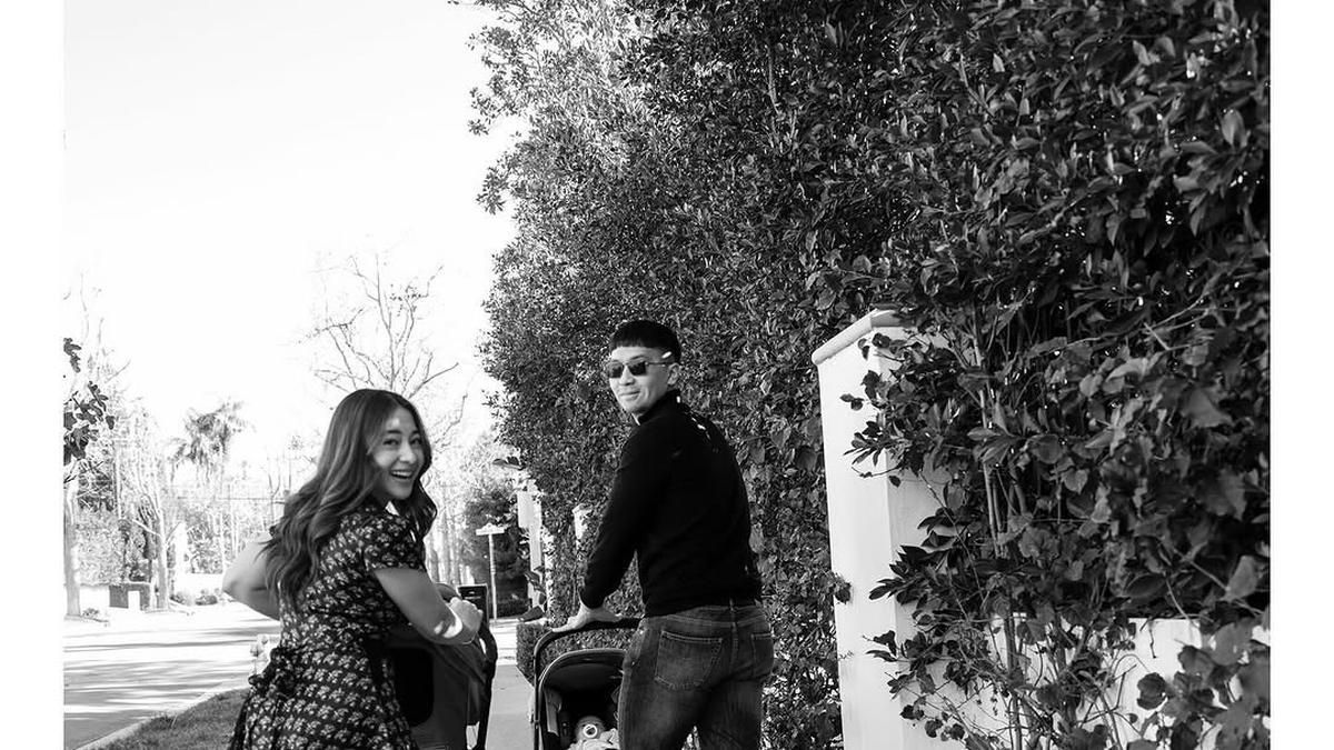 8 Gaya Stylish Ibu Dua Anak dari Nikita Willy di Foto Keluarga, Pancarkan Aura Khas Old Money Family yang Effortless