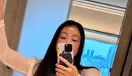 Mirror selfie cantik Lee Si Young. (instagram.com/leesiyoung38)
