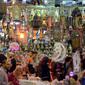 Lampu fanus, lentera tradisional khas yang dijual selama Ramadan, di distrik Saida Zeinab di Ibu Kota Kairo, 29 Mei 2016. Fanus selain sebagai ungkapan kegembiraan akan tibanya bulan Ramadan, juga melambangkan sumber cahaya. (MOHAMED EL-Shahed/AFP)