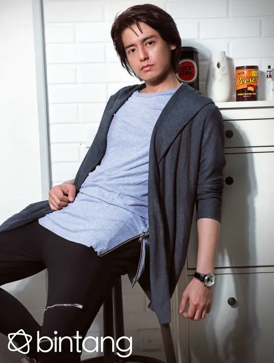 Dunia hiburan memang telah membesarkan nama Roger Danuarta, sehingga meskipun menggeluti dunia bisnis kuliner, Roger tidak meninggalkan dunia hiburan. Ia juga tak merasa disaingi dengan banyaknya pendatang baru. (Galih W. Satria/Bintang.com)