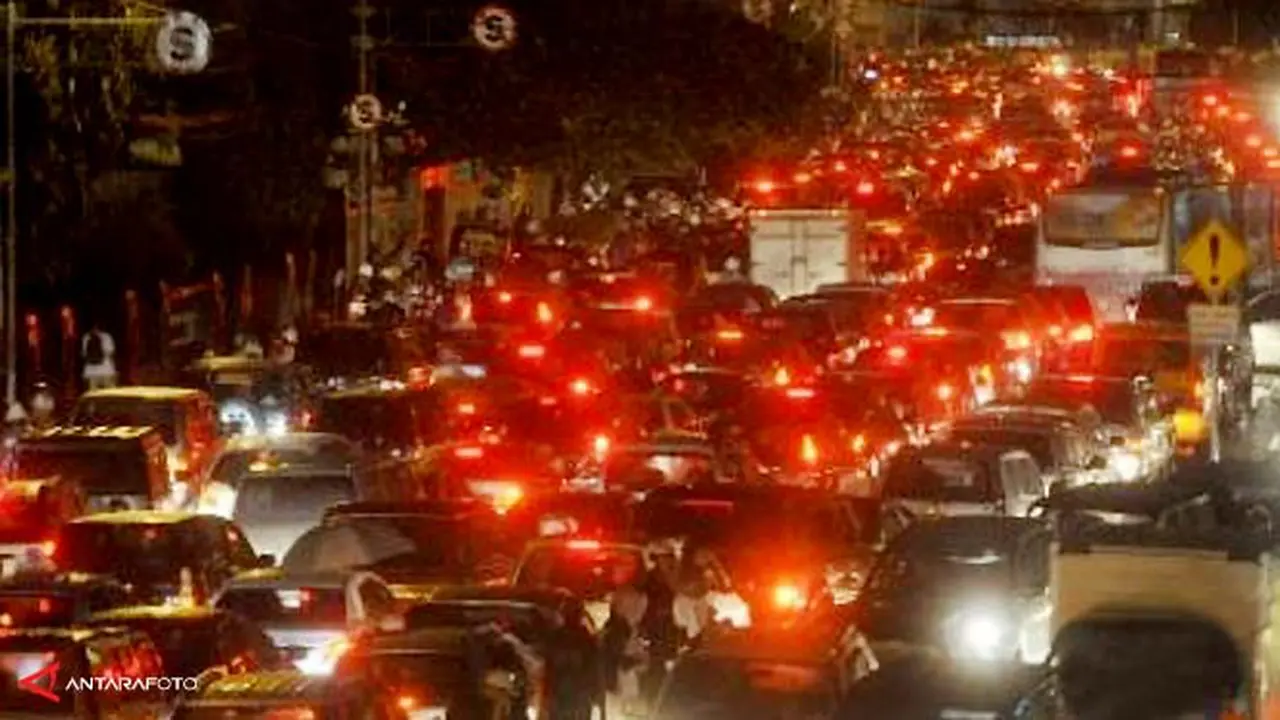 macet-malam-130615c.jpg