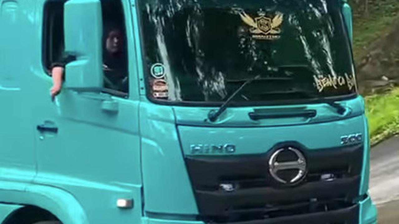 Bikin Takjub, Sopir Truk Wanita Cantik Ini Taklukan Tanjakan Menikung Tajam Sitinjau Lauik 'Aku Senang Banget