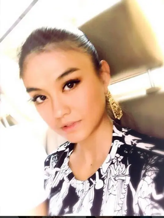  Agnes Monica kembali membuat publik Indonesia bangga. Lewat akun Instagramnya, Agnes memosting gambar dirinya jadi perangko. (Via Instagram/@agnezmo)