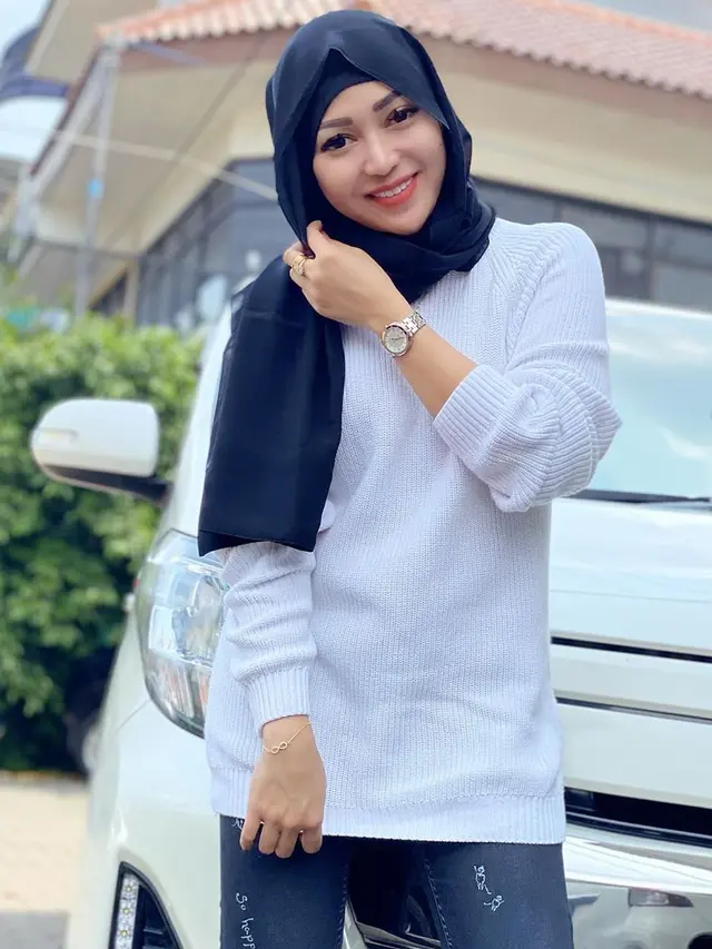 7 Pesona Chacha Sherly Eks Trio Macan saat Pakai Hijab Ini Modis Banget