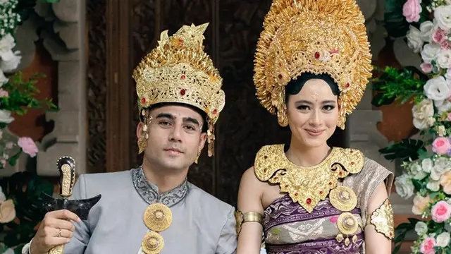 Umumkan Kehamilan, Ini 8 Potret Mesra Laura Theux dan Indra Brotolaras