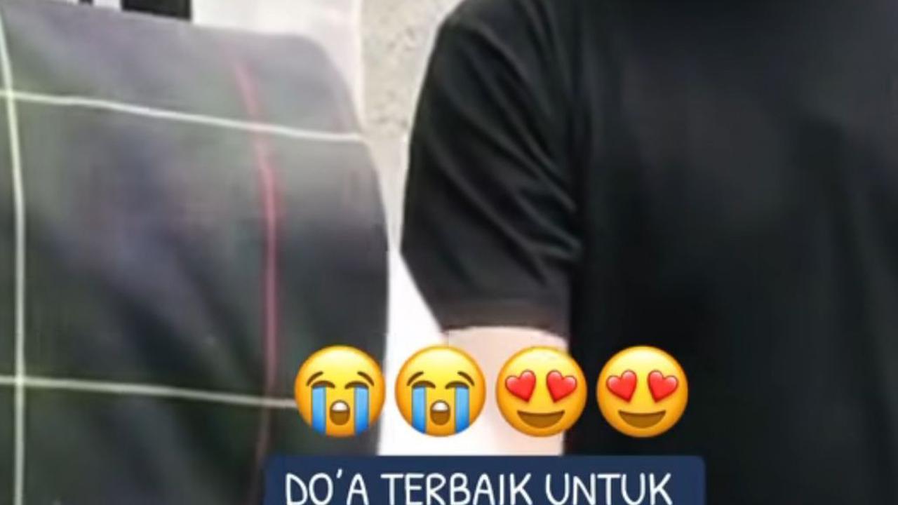 Detik-Detik Bobon Santoso Ucap Syahadat, Dibimbing Ustaz Derry, Disambut Haru
