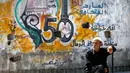 Seorang pria duduk-duduk saat Hari Nakba di kamp pengungsian Al-Shati, Jalur Gaza, Palestina, Rabu (15/5/2019). Hari Nakba diperingati untuk mengenang ketika ratusan ribu rakyat Palestina diusir dari rumah-rumah mereka agar negara Israel bisa berdiri. (MOHAMMED ABED/AFP)