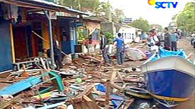 Korban Tsunami Pangandaran Mencapai Ratusan - News ...