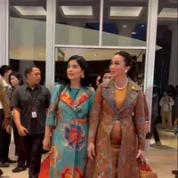 Annisa Pohan dan Ayu Heni Rosan terlihat akrab di pembukaan kembali Museum Nasional Indonesia. [@2gek_ayuhenirosan]