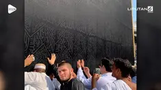 Khabib Nurmagomedov membagi rasa bahagianya saat melakukan umrah di Instagramnya.
