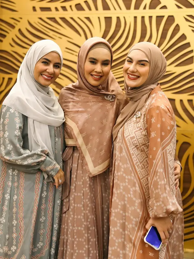 Parade Busana Muslim dari Titi Kamal, Irish Bella, hingga Ussy Sulistiawati, Bisa Jadi Inspirasi Outfit Buka Puasa