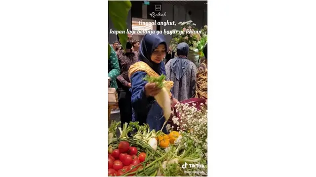 Unik Bak Pesta Rakyat, Acara Pernikahan Ini Sediakan Sayuran Segar untuk Tamu