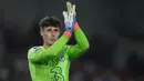 Kepa Arrizabalaga. Kiper Spanyol berusia 28 tahun yang masih memegang rekor sebagai kiper termahal sejagat ini telah memperkuat Chelsea sejak awal musim 2018/2019. Hanya dua musim ia menjadi kiper utama di Liga Inggris di bawah Maurizio Sarri dan Frank Lampard. Saat Thomas Tuchel datang pada tengah musim 2020/2021, posisinya tergeser oleh Edouard Mendy hingga awal musim 2022/2023. Namun usai Mendy banyak membuat blunder dan akhirnya mengalami cedera, Kepa Arrizabalaga diplot oleh pelatih anyar The Blues, Graham Potter menjadi kiper utama dalam 4 laga terakhir, meski Edouard mendy telah pulih dari cederanya. (AP/Alastair Grant)