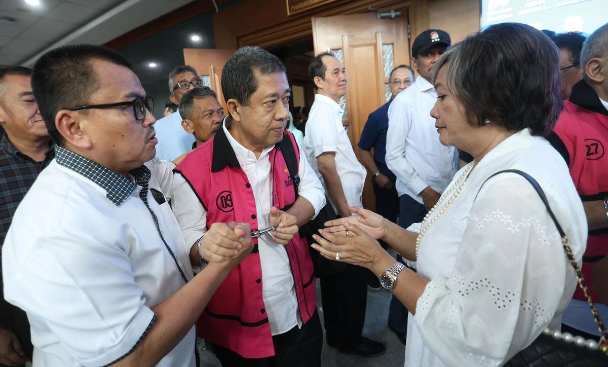 FOTO: Dua Eks Pejabat Pertamina Divonis 6 Tahun dalam Kasus Korupsi Tata Kelola Minyak Mentah Pertamina
