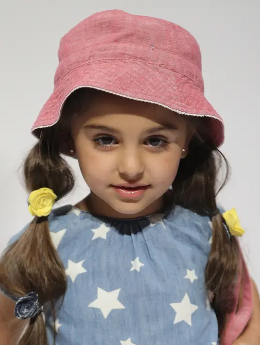 Ekspresi model cilik saat membawakan koleksi True Religion pada saat petitePARADE di Children's Club di Jacob Javitz Center di New York City (6/8). (JP Yim / Getty Images untuk petitePARADE / AFP)