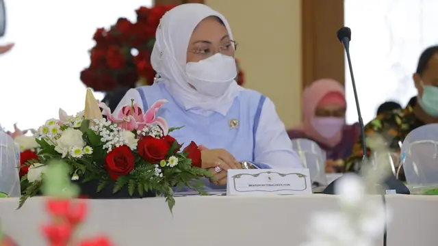 Menaker Ida saat membuka pelatihan Berbasis Kompetensi serta menyaksikan MoU dengan mitra pelatihan di BLK Ambon. (Istimewa)