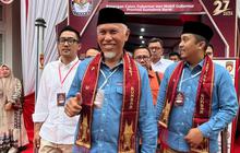Diusung Lima Partai, Mahyeldi-Vasko Naik Delman Daftar ke KPU Sumbar