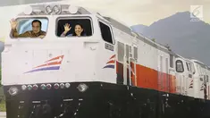 Menteri Perhubungan Budi Karya berpose bersama Menteri BUMN Rini Soemarno usai membuka acara KAI Travel Fair 2017 di JCC, Senayan, Jakarta, Sabtu (29/7). Pameran dan penjualan tiket murah kereta api itu digelar 29-30 Juli 2017. (Liputan6.com/Angga Yuniar)