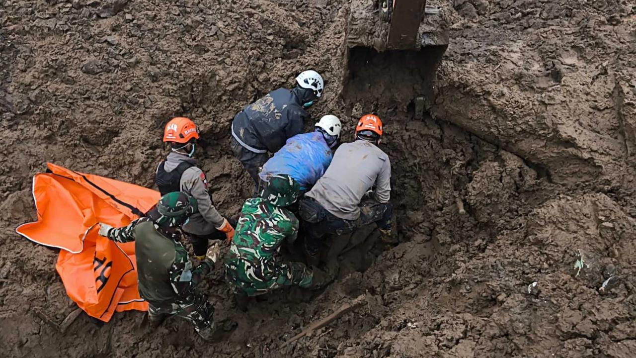 FOTO: Hari Kelima Pencarian Longsor Bandung Barat Total Korban Ditemukan 53 Jiwa