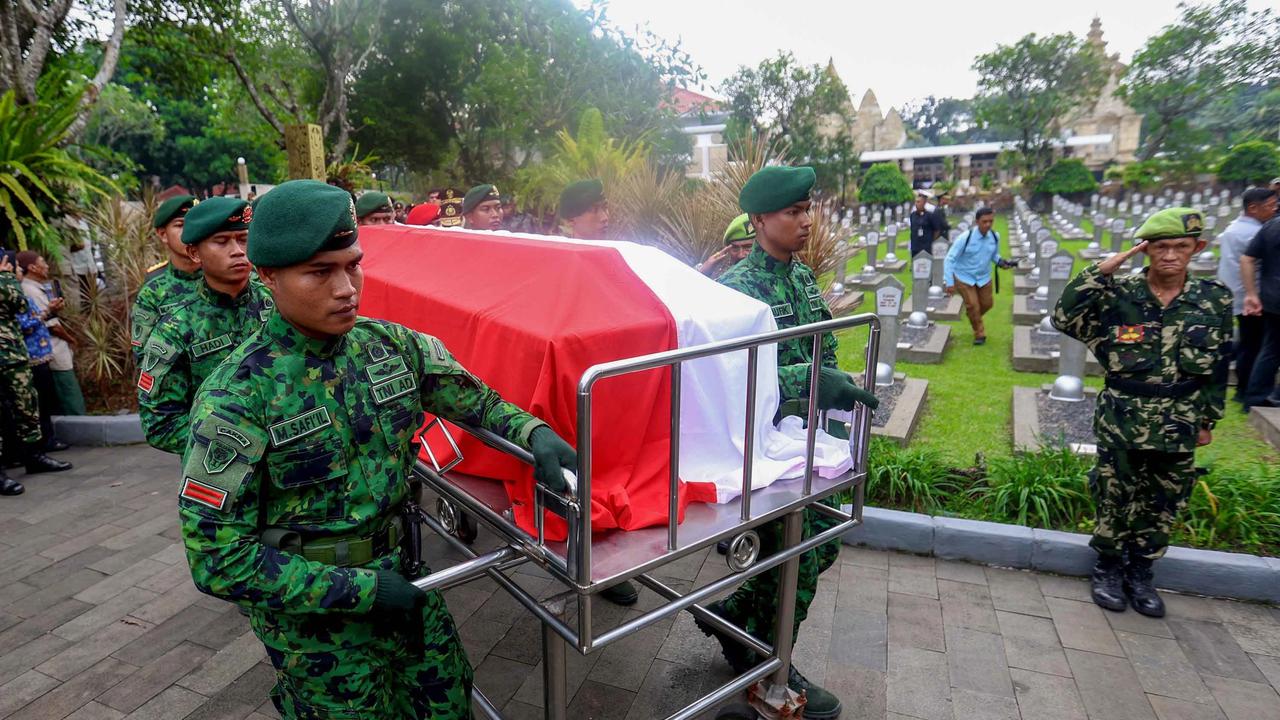 FOTO: Ryamizard Ryacudu Dimakamkan Secara Militer di TMP Kalibata