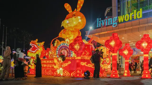 Wisata Imlek dengan melihat lampion terbesar di Indonesia