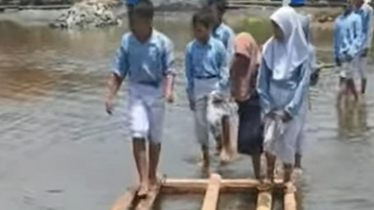 Banjir rob rendam sekolah di Demak