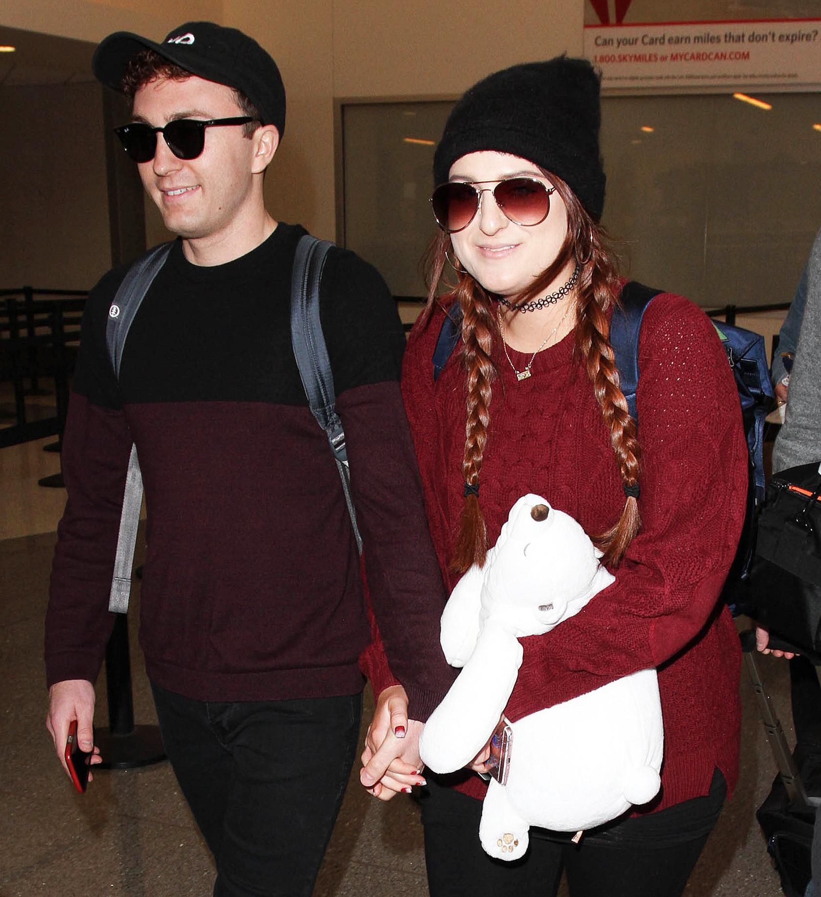 Meghan Trainor bersama kekasihnya, Daryl Sabara. (usmagazine.com)