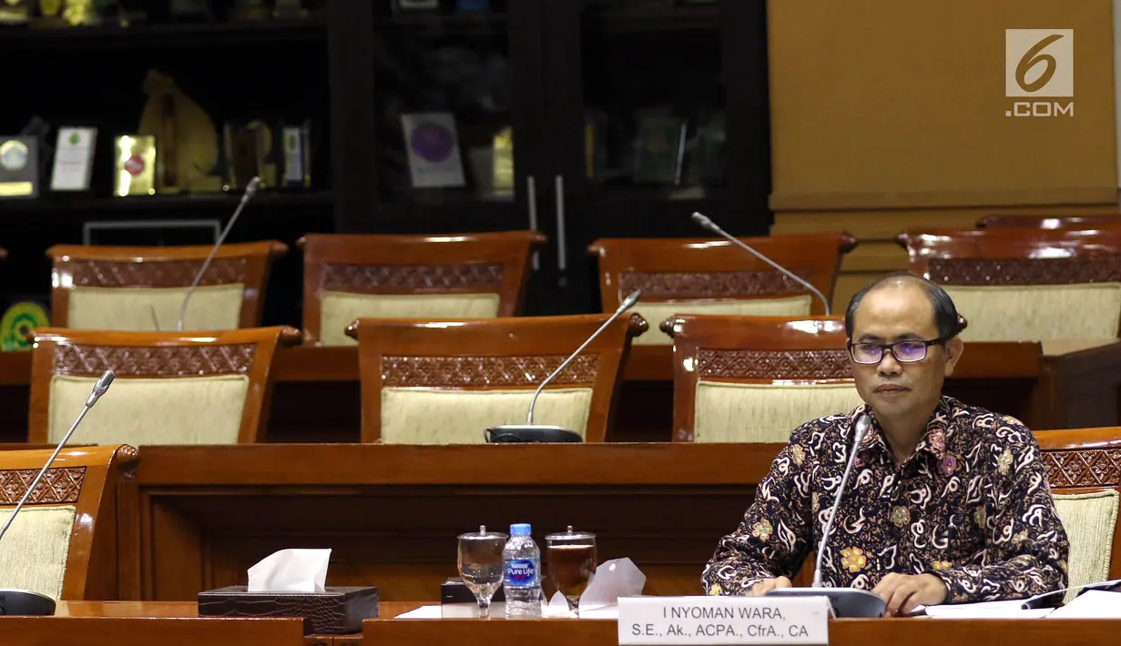 Calon pimpinan KPK I Nyoman Wara saat menjalani uji kelayakan dan kepatutan (Fit and Proper Test) di ruang rapat Komisi III DPR RI, Jakarta Pusat, Rabu (11/9/2019). Uji kelayakan dan kepatutan Capim KPK akan berlangsung selama dua hari yaitu pada 11-12 September 2019. (Liputan6.com/Johan Tallo)